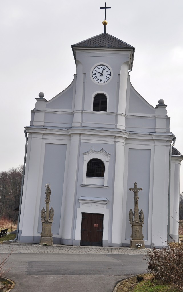 Je to skoro zázrak, ale kostel v Karviné-Dolech se nezřítil, ani přesto, že je křivý jako věž v Pise.
