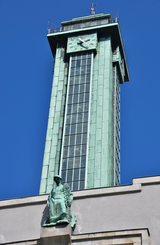 Věž Nové radnice je symbolem Ostravy a místem s výhledy na Beskydy, Jeseníky a do Polska.