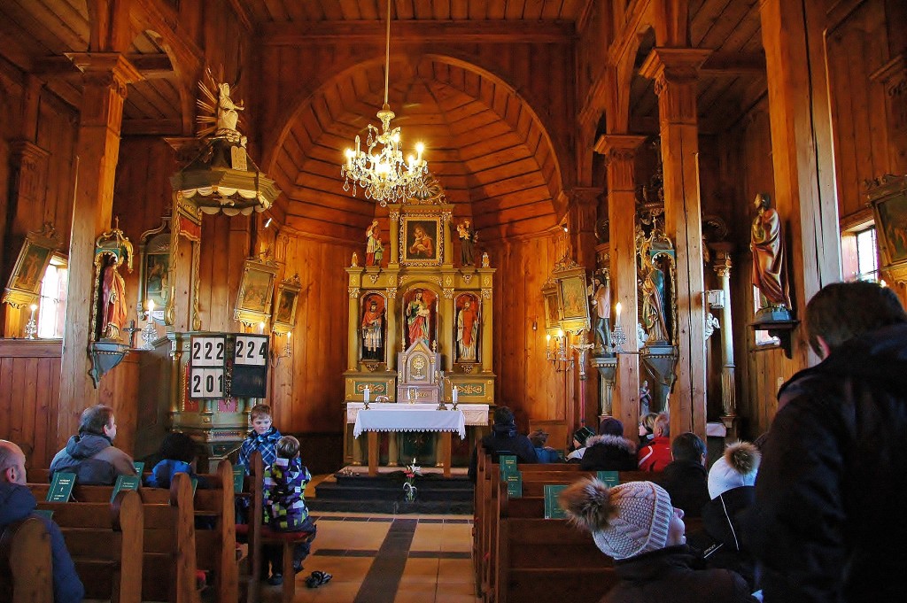 Původní ráz si zachoval dřevěný kostelík na Grúni.