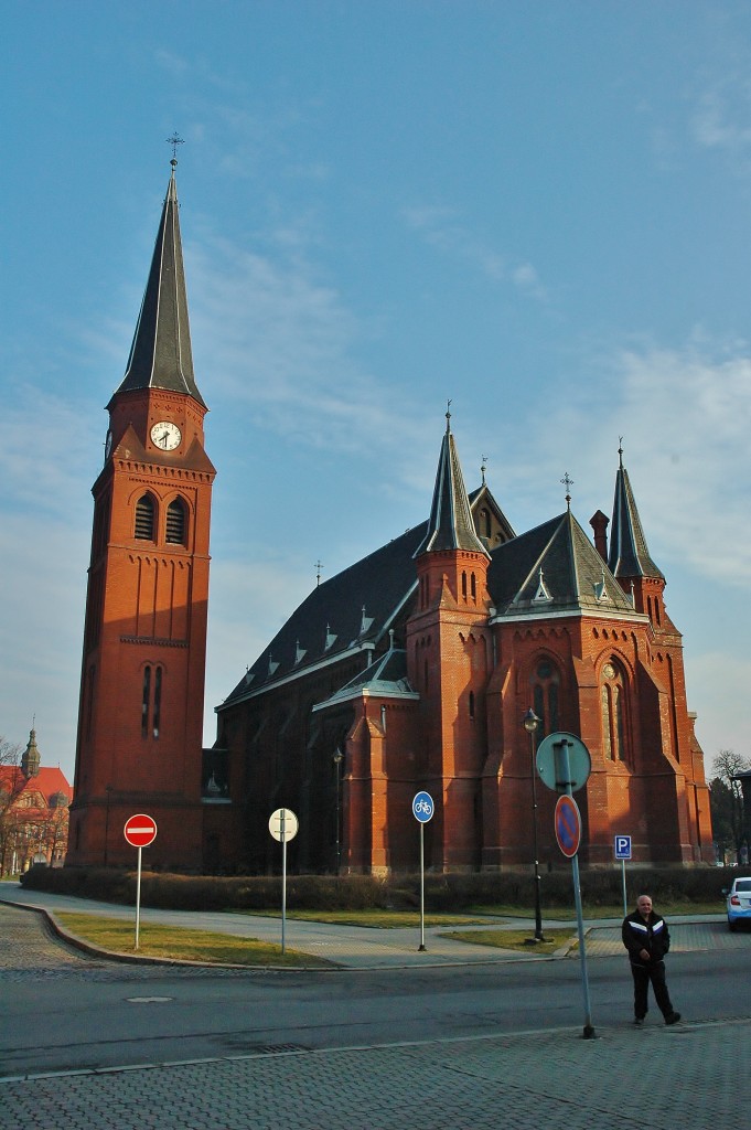 Kostel svatého Petra a Pavla ve Vítkovicích. 