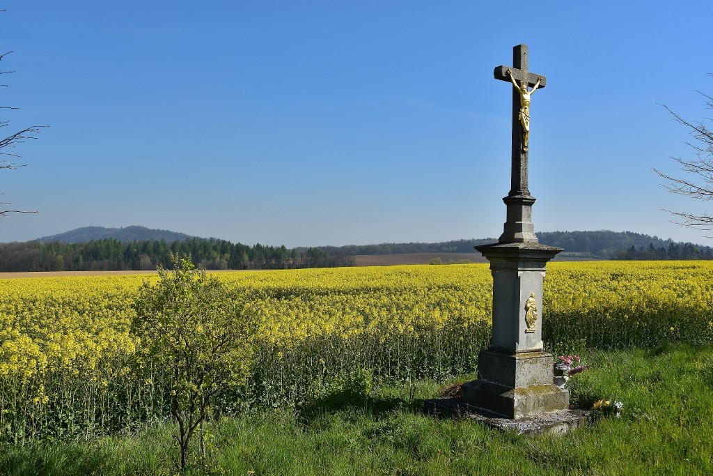 Kamenný kříž u Starého Jičína.