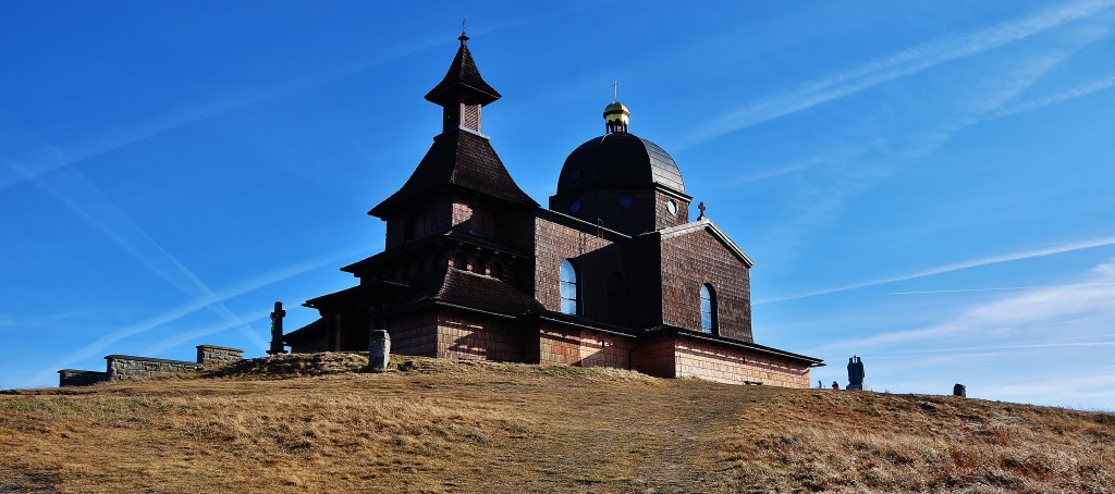 Kaple na Radhošti. Tady podle legend vztyčili Cyril s Metodějem kříž jako symbol křesťanství.