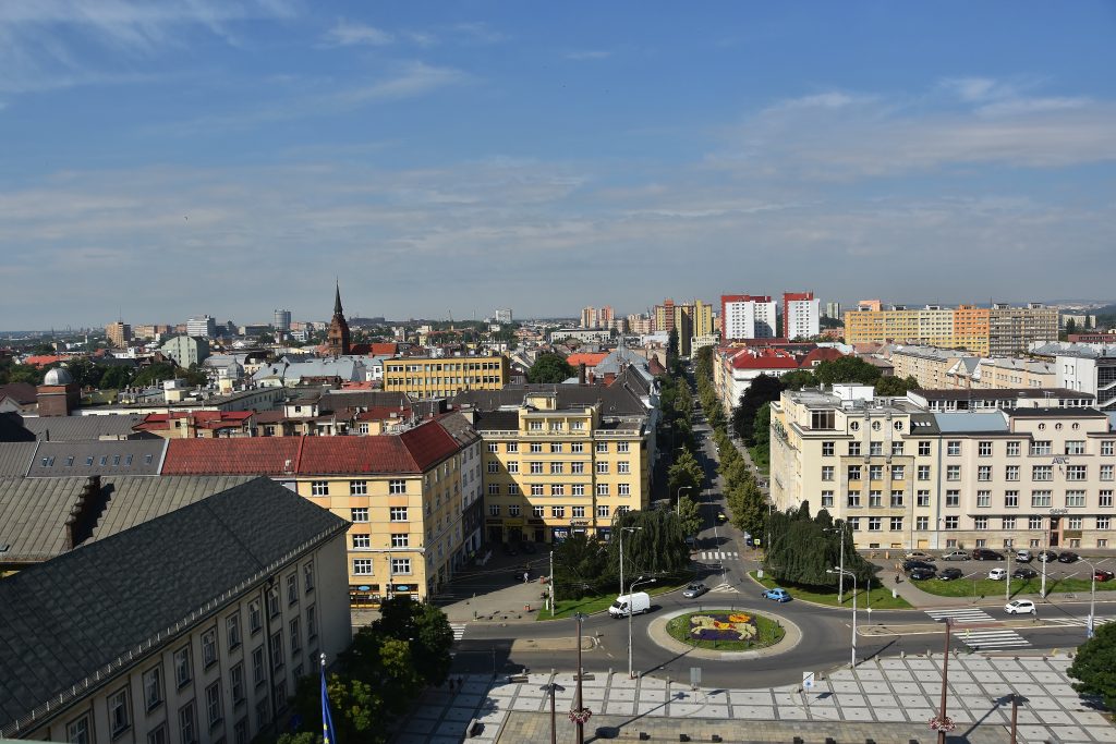 Výhled z vyhlídkové terasy ostravské radnice.