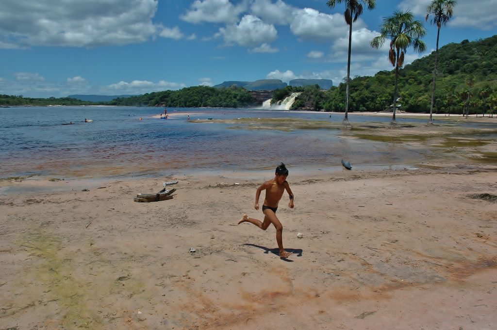 Národní park Canaima je jedním z míst, kde se čas zastavil. Lidé tu žijí jako před desítkami let.