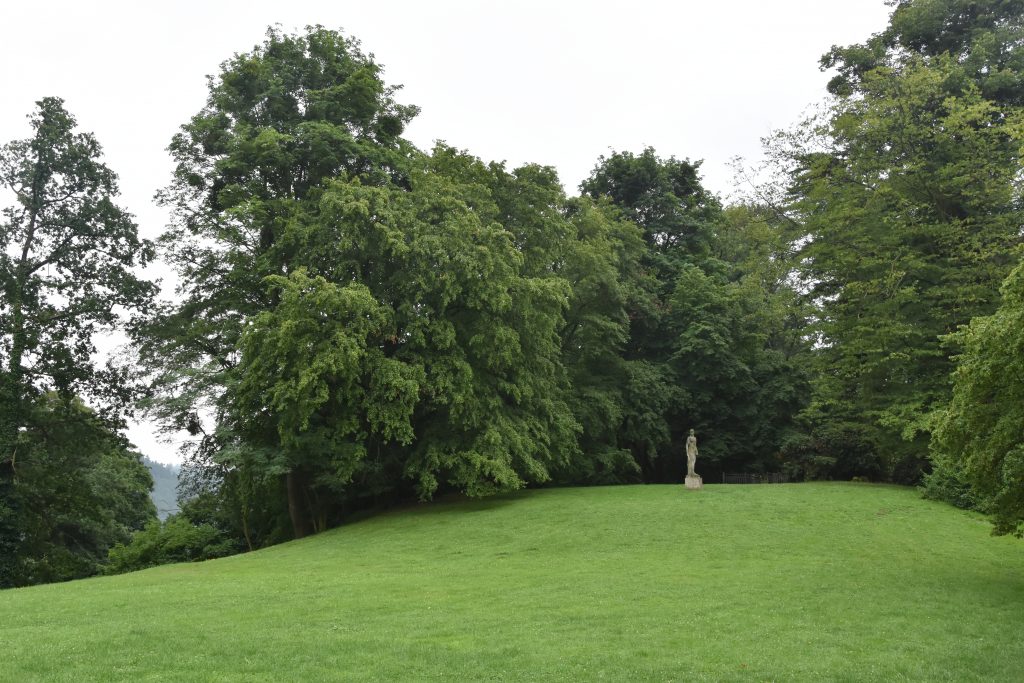 Zámecký park nad řekou Moravicí.